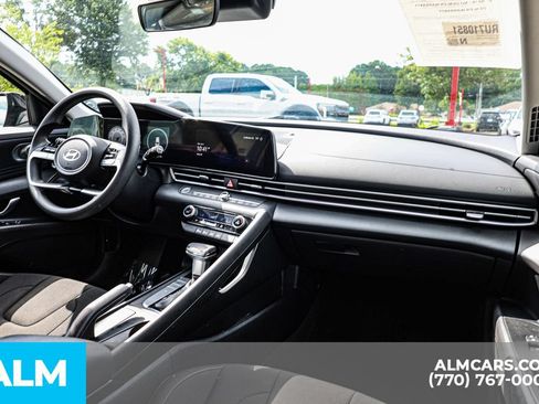 Used 2024 Hyundai Elantra SEL FWD image 29