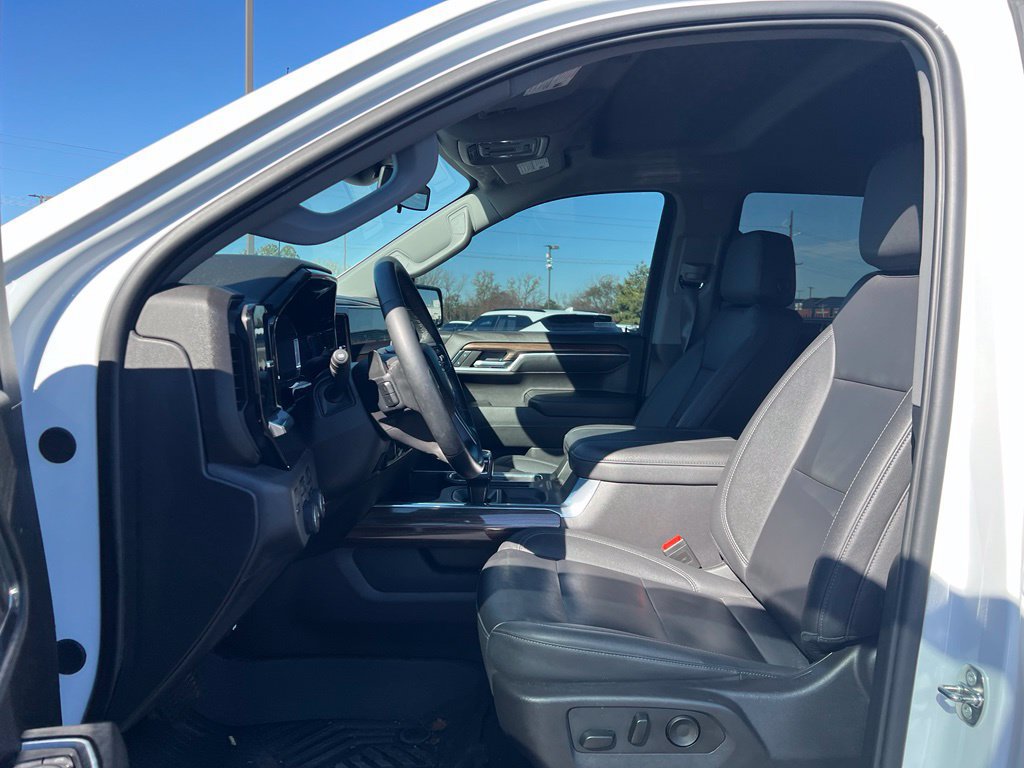 Used 2024 Chevrolet Silverado 1500 LT Trail Boss w/ Convenience Package II AWD/4WD image 8
