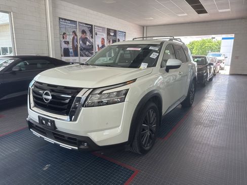 Used 2022 Nissan Pathfinder SL w/ SL Premium Package FWD image 1