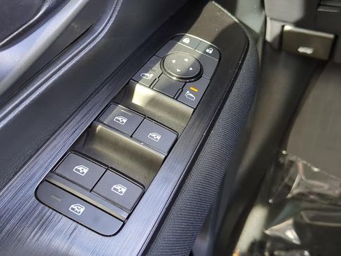 Certified 2025 Nissan Kicks S image 29