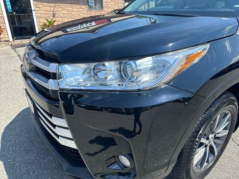 Used 2019 Toyota Highlander XLE AWD/4WD image 15