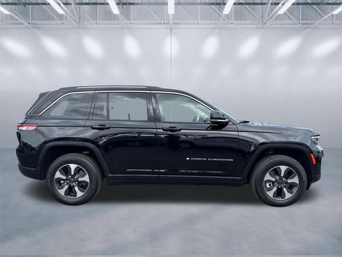 Used 2022 Jeep Grand Cherokee Limited 4xe w/ Luxury Tech Group II AWD/4WD image 3