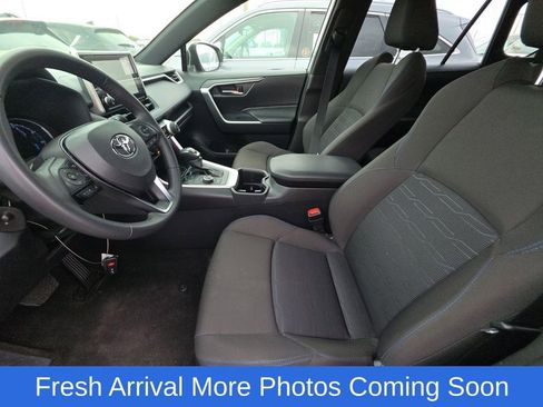 Used 2025 Toyota RAV4 SE image 10