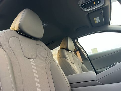 New 2026 Hyundai Elantra SE image 17