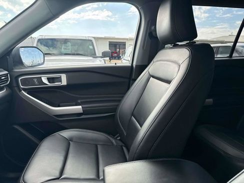 Used 2022 Ford Explorer XLT w/ Equipment Group 202A image 19