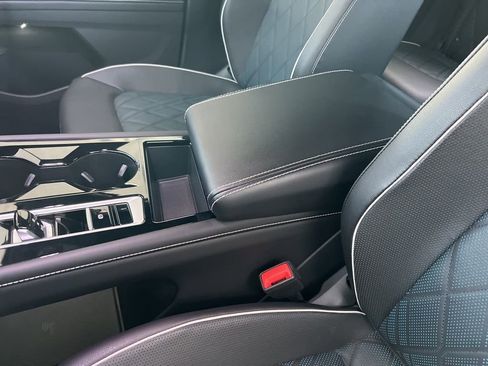 Certified 2024 Volkswagen Atlas Cross Sport SEL Premium R-Line image 39