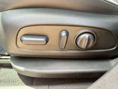 Used 2023 GMC Terrain SLT image 12