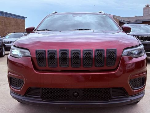 Used 2021 Jeep Cherokee Latitude FWD image 3
