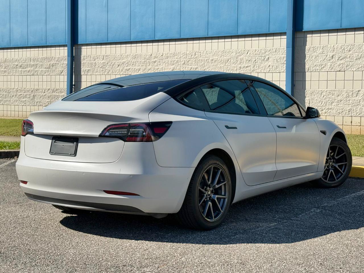 Used 2022 Tesla Model 3 Long Range AWD/4WD image 5