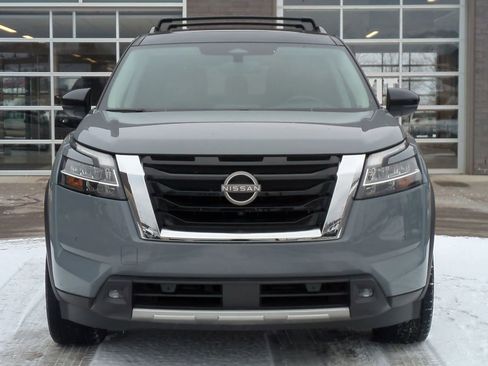 Used 2022 Nissan Pathfinder Platinum w/ Cargo Package image 10