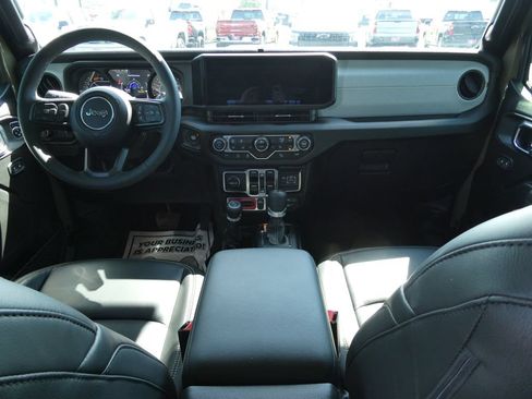 Used 2025 Jeep Wrangler Unlimited Sport AWD/4WD image 21