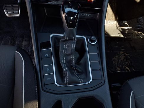 Certified 2025 Volkswagen Jetta Sport image 13