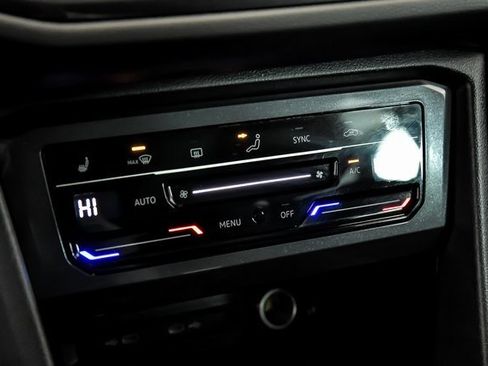 Certified 2022 Volkswagen Tiguan SE image 19