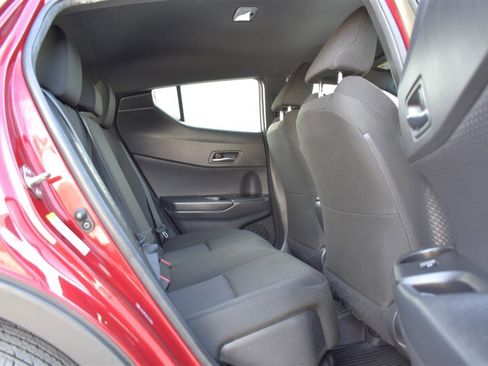 Used 2019 Toyota C-HR XLE FWD image 27