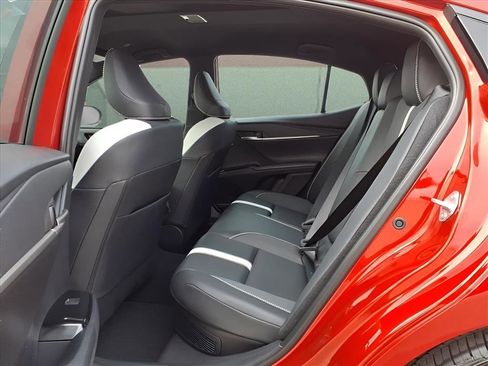 Used 2026 Toyota Camry SE image 10