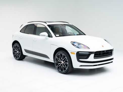 Certified 2026 Porsche Macan AWD/4WD image 7