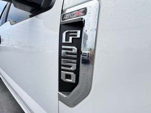 Used 2021 Ford F250 XL w/ STX Appearance Package RWD image 23