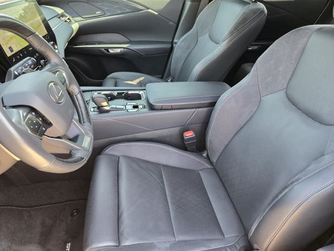 Used 2024 Lexus RX 350 FWD w/ Convenience Package image 9