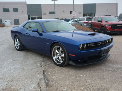 Used 2022 Dodge Challenger R/T w/ Driver Convenience Group image 2