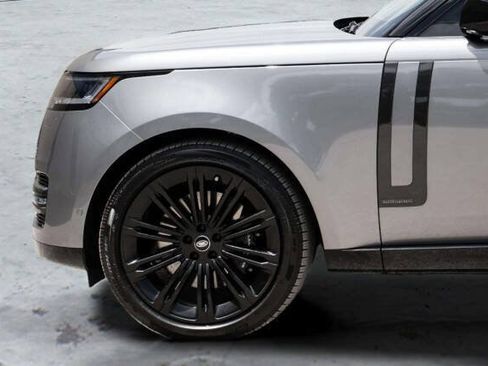 Used 2025 Land Rover Range Rover Autobiography AWD/4WD image 13