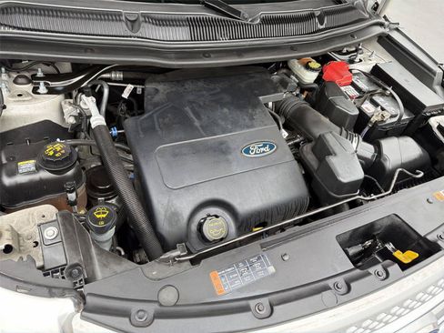 Used 2015 Ford Explorer XLT w/ Equipment Group 202B FWD image 10