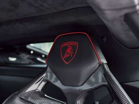 Used 2020 Lamborghini Huracan EVO image 43