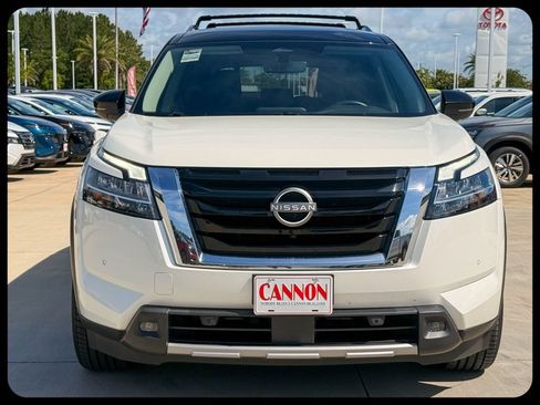 Used 2023 Nissan Pathfinder SL FWD image 4
