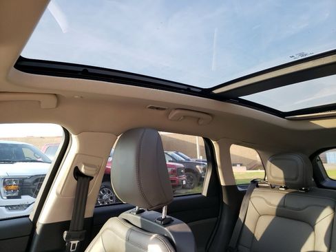 Used 2023 Lincoln Corsair w/ Equipment Group 101A image 9