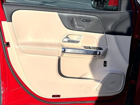 Used 2025 Mercedes-Benz GLB 250 image 22