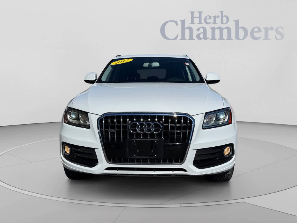 Used 2017 Audi Q5 2.0T Premium Plus w/ Technology Package AWD/4WD image 2