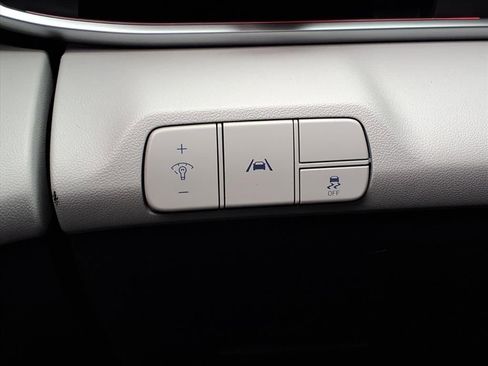 Used 2021 Hyundai Elantra Limited image 21