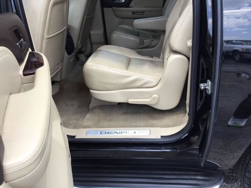 Used 2010 GMC Yukon XL Denali AWD/4WD image 31