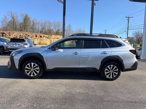 Certified 2025 Subaru Outback Premium AWD/4WD image 4