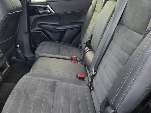 Used 2025 Mitsubishi Outlander SE FWD image 48