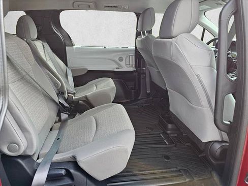 Used 2025 Toyota Sienna LE AWD/4WD image 15