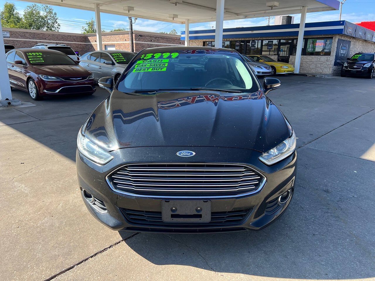 Used 2015 Ford Fusion SE w/ Equipment Group 201A FWD image 2