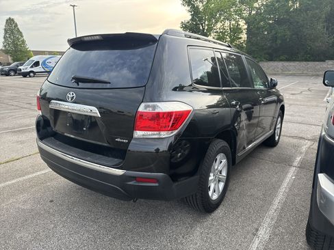Used 2012 Toyota Highlander SE w/ Tow Pkg AWD/4WD image 2