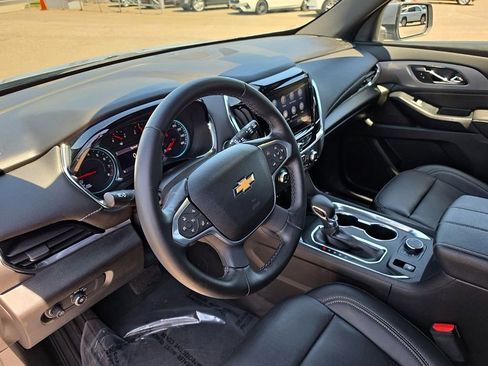 Used 2023 Chevrolet Traverse LT AWD/4WD image 9