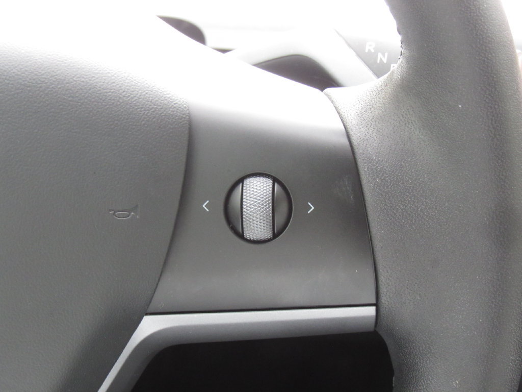 Used 2022 Tesla Model Y Performance AWD/4WD image 25