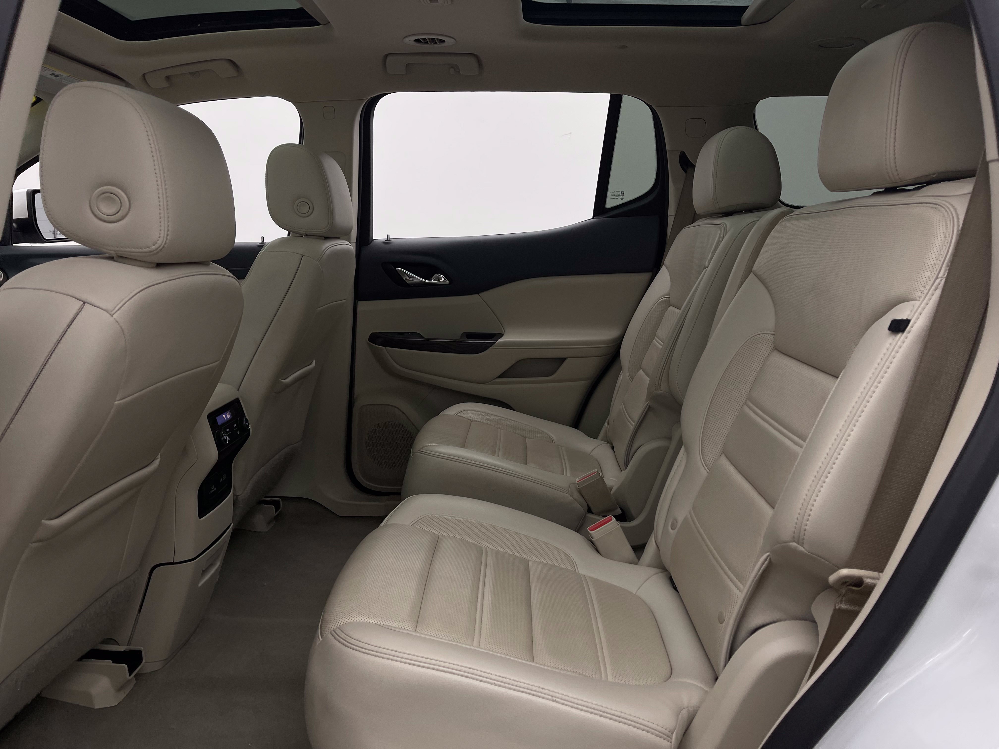 Used 2020 GMC Acadia Denali w/ Technology Package FWD image 44