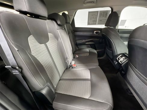 Certified 2024 Kia Sorento LX image 27