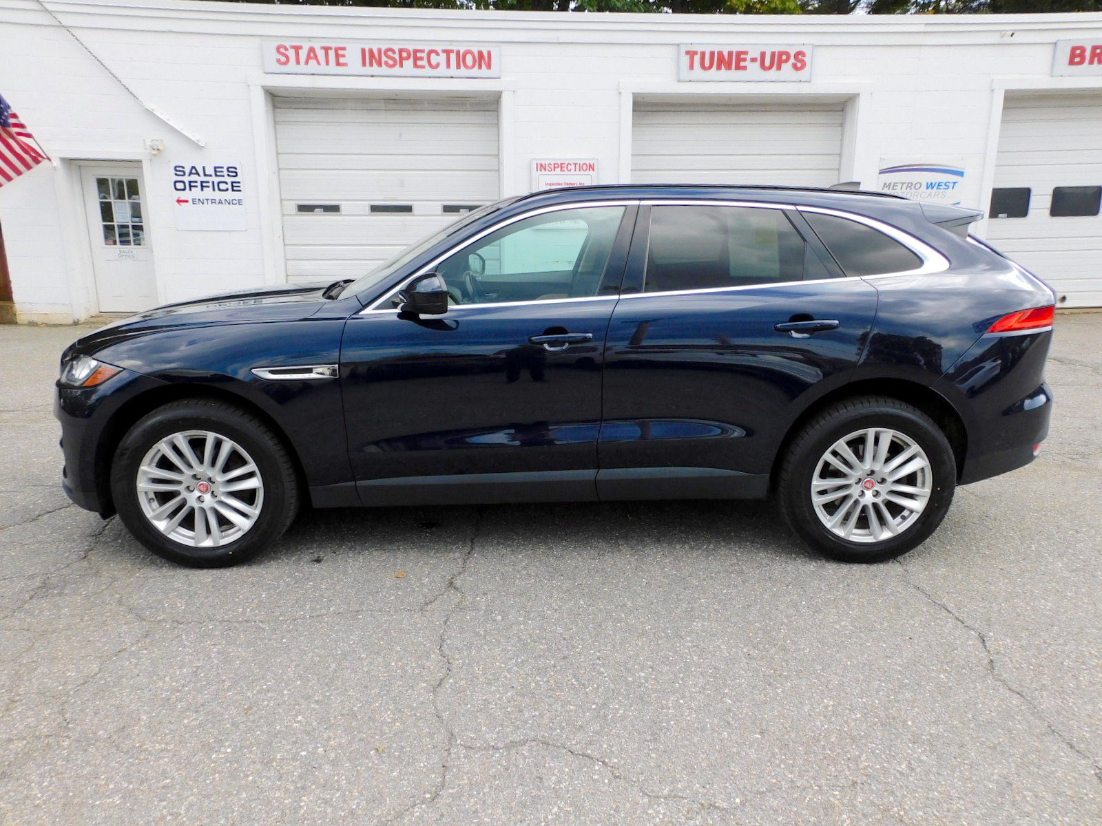 Used 2020 Jaguar F-PACE Prestige AWD/4WD image 2