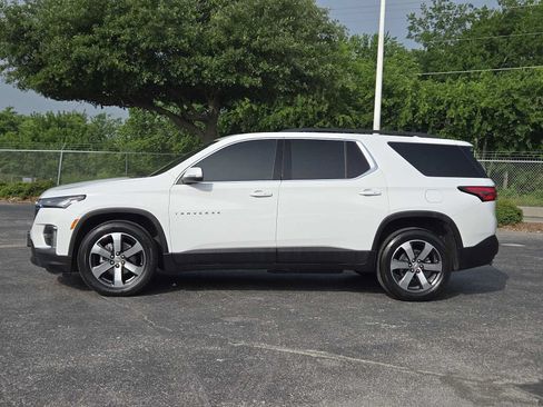 Certified 2023 Chevrolet Traverse LT w/ LT Premium Package FWD image 5