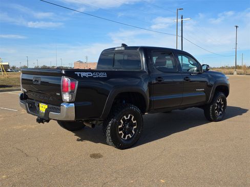 Used 2021 Toyota Tacoma TRD Off-Road image 8