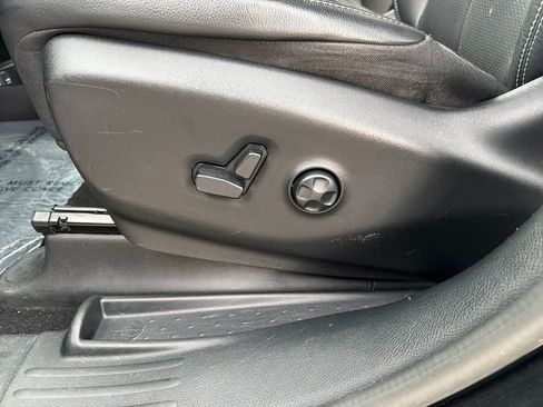 Used 2020 Chrysler Pacifica Touring-L Plus w/ Advanced Safetytec Group FWD image 14