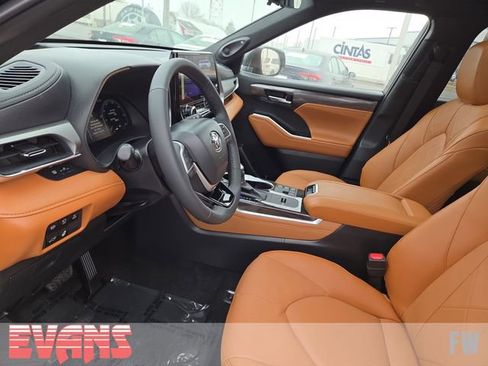 New 2026 Toyota Highlander Platinum image 21