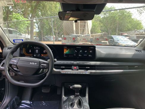 Used 2025 Kia K4 LXS image 31