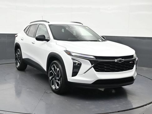 Used 2025 Chevrolet Trax RS FWD image 8