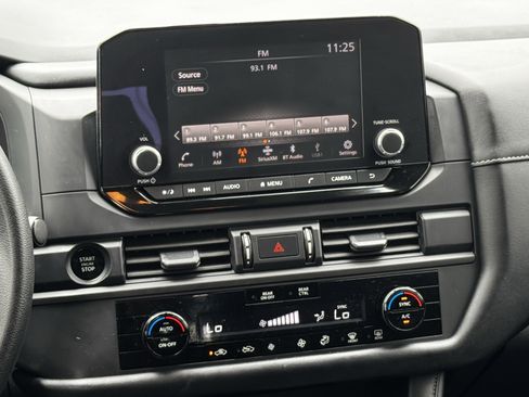 Used 2025 Nissan Pathfinder S FWD image 17