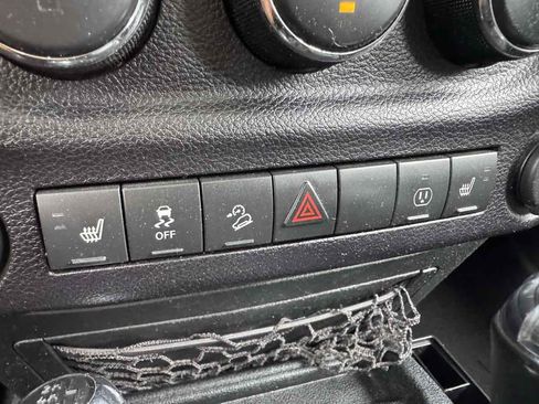 Used 2016 Jeep Wrangler Unlimited Sahara AWD/4WD image 30